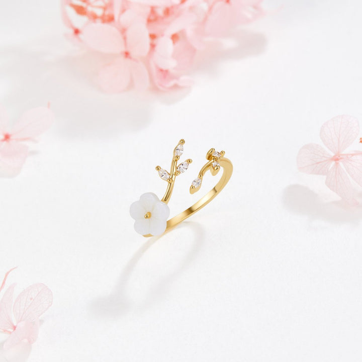 Estela - Ring with White Flowers