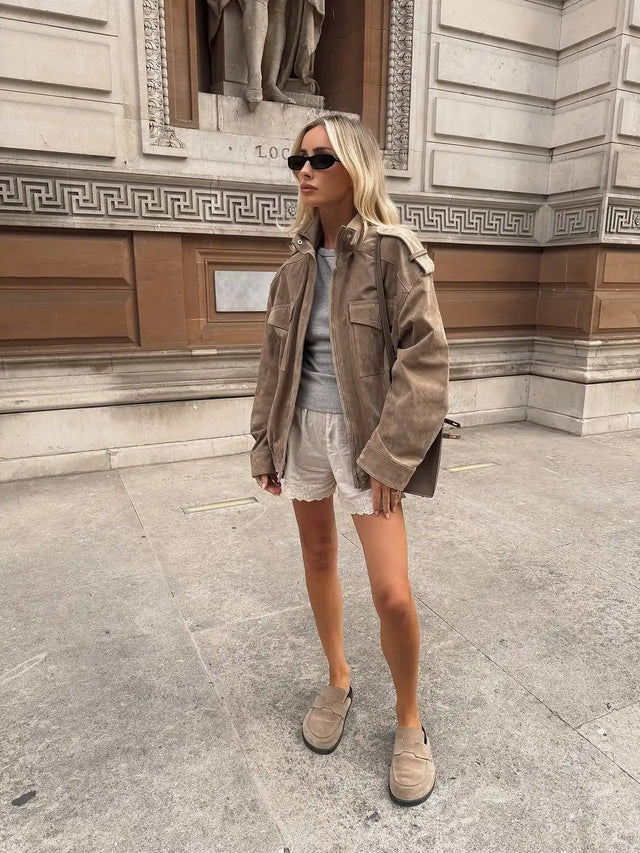Women’s bomber jacket with long sleeves and pockets