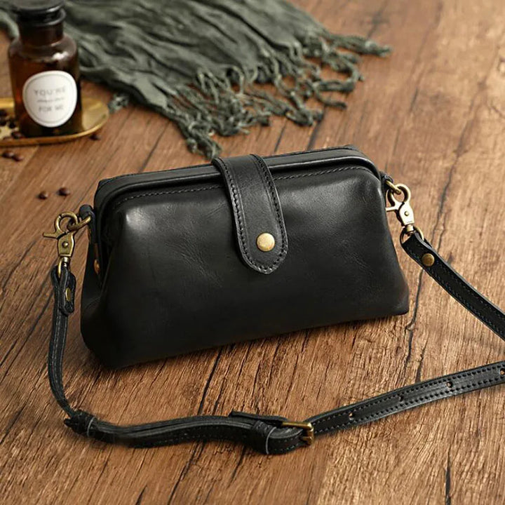 Edis | Classic Retro Shoulder Bag in a Compact Size